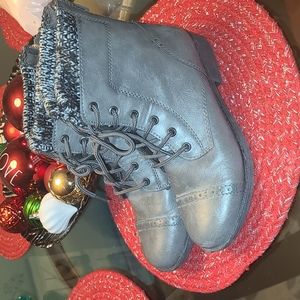 Womens MUDD boots Size 6